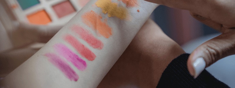 Farbstoffe in der Kosmetik – Was steckt hinter den bunten Inhaltsstoffen?