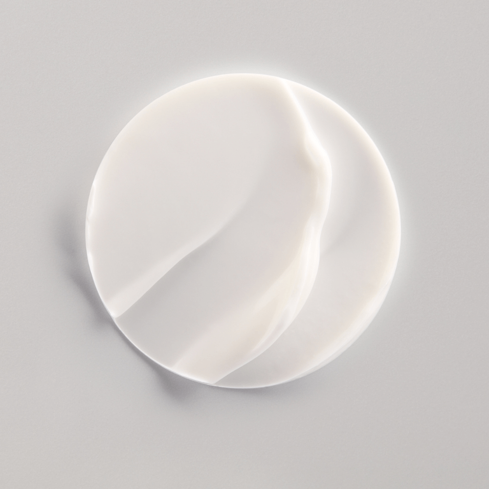 Leichte, seidige Textur der QMS COLLAgen3D Light Cream – feuchtigkeitsspendende Anti-Aging-Creme