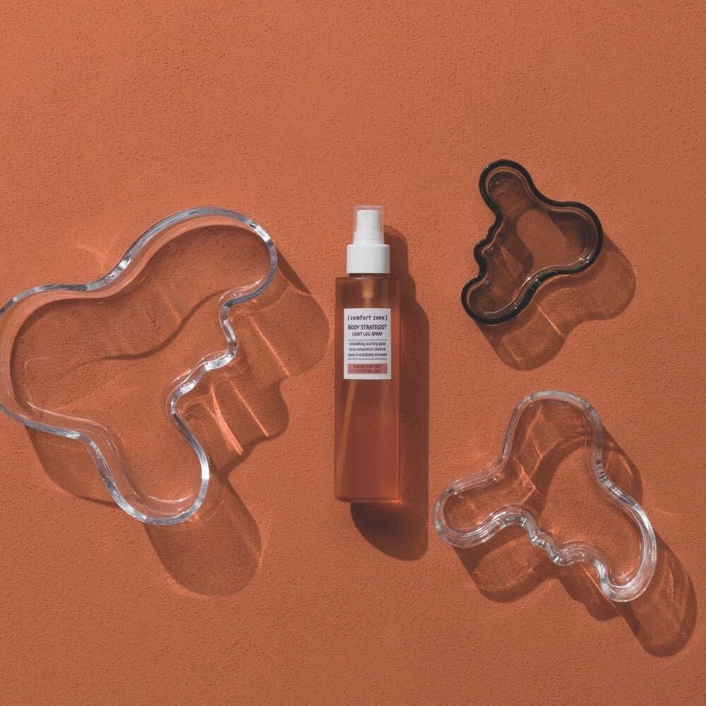 Comfort Zone Body Strategist Light Leg Spray 150ml, erfrischendes Spray zur Belebung und Entlastung müder Beine in einer Mood-Aufnahme