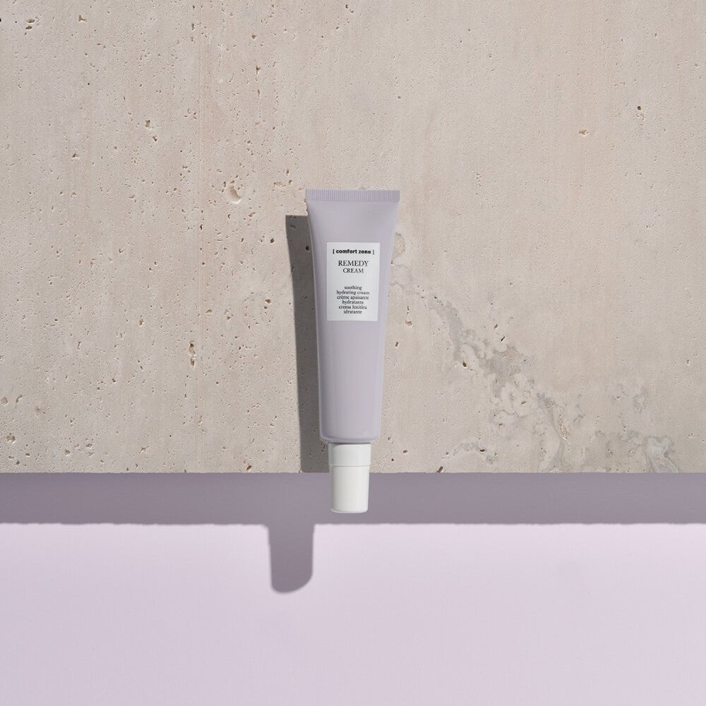 Comfort Zone Remedy Cream 60ml, beruhigende Gesichtscreme für empfindliche Haut in einer Mood-Aufnahme