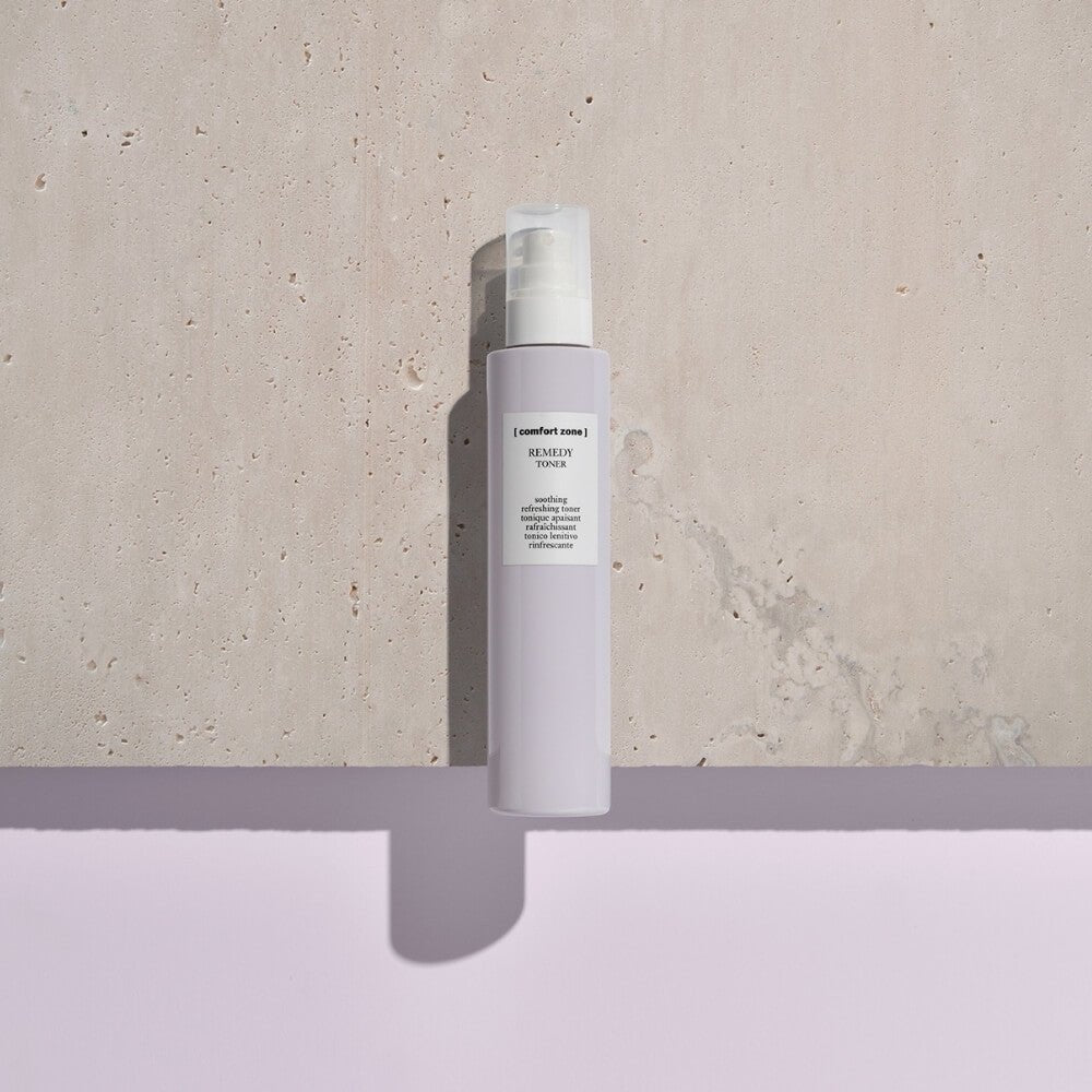 Comfort Zone Remedy Toner 200ml, beruhigender Gesichtstoner für empfindliche Haut in einer Mood-Aufnahme