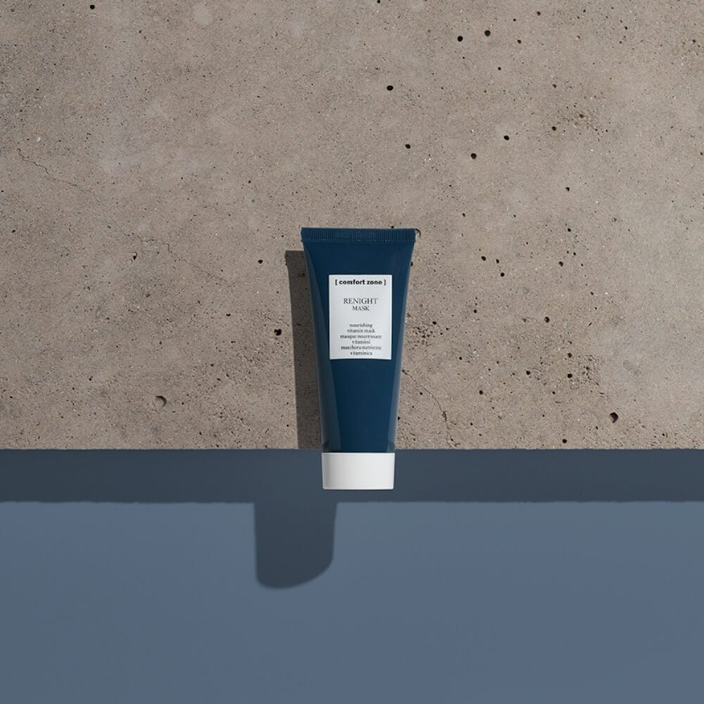 Comfort Zone Renight Mask 60ml, regenerierende Nachtmaske mit Antioxidantien in einer Mood-Aufnahme
