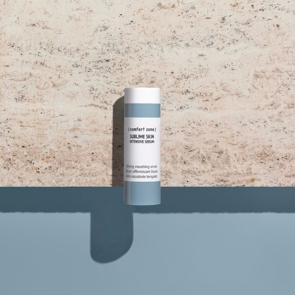 Comfort Zone Sublime Skin Intensive Serum Refill 30ml, nachhaltige Nachfüllpackung des straffenden Serums in einer Mood-Aufnahme