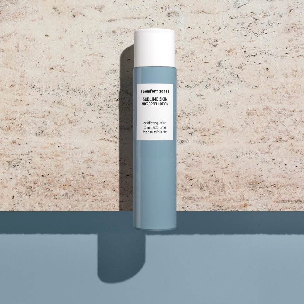 Comfort Zone Sublime Skin Micropeel Lotion 100ml, sanft exfolierende Lotion für ein verfeinertes Hautbild in einer Mood-Aufnahme