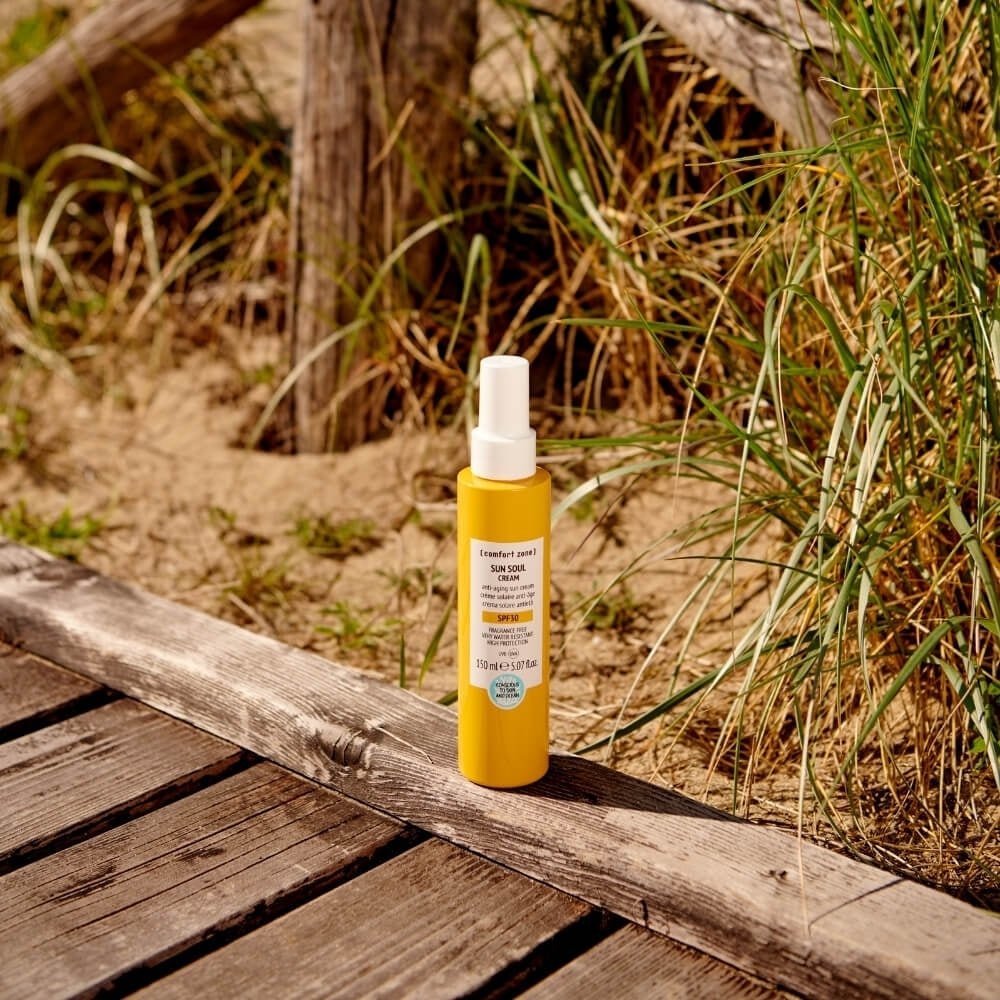 Comfort Zone Sun Soul Cream SPF30 150ml, schützende Sonnencreme mit LSF 30 in einer Mood-Aufnahme