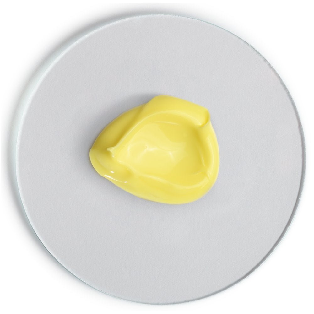 Detailaufnahme der Textur der Comfort Zone Sun Soul Tan Maximizer Creme in sonnigem Gelbton auf weißem Untergrund