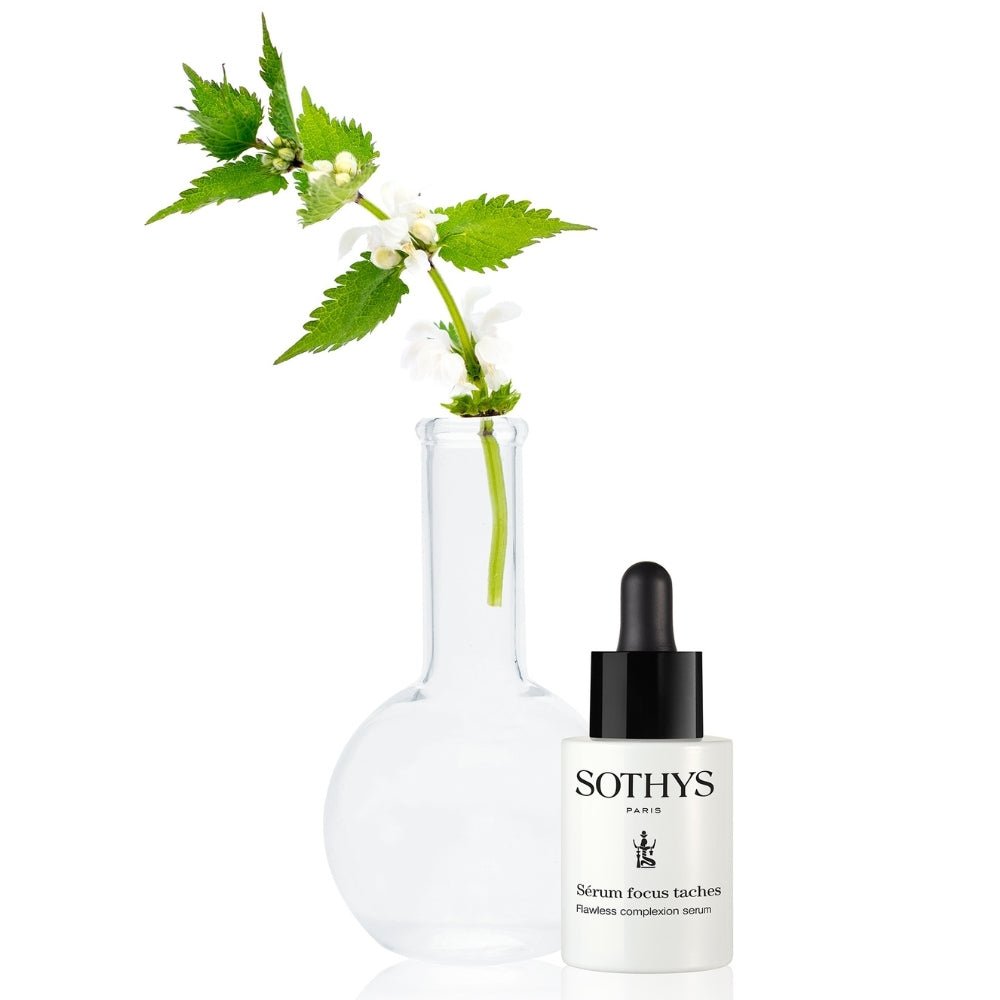 Sothys Serum Focus Taches - Korrigierendes Serum bei Pigmentflecken - Moodbild mit Brennnessel