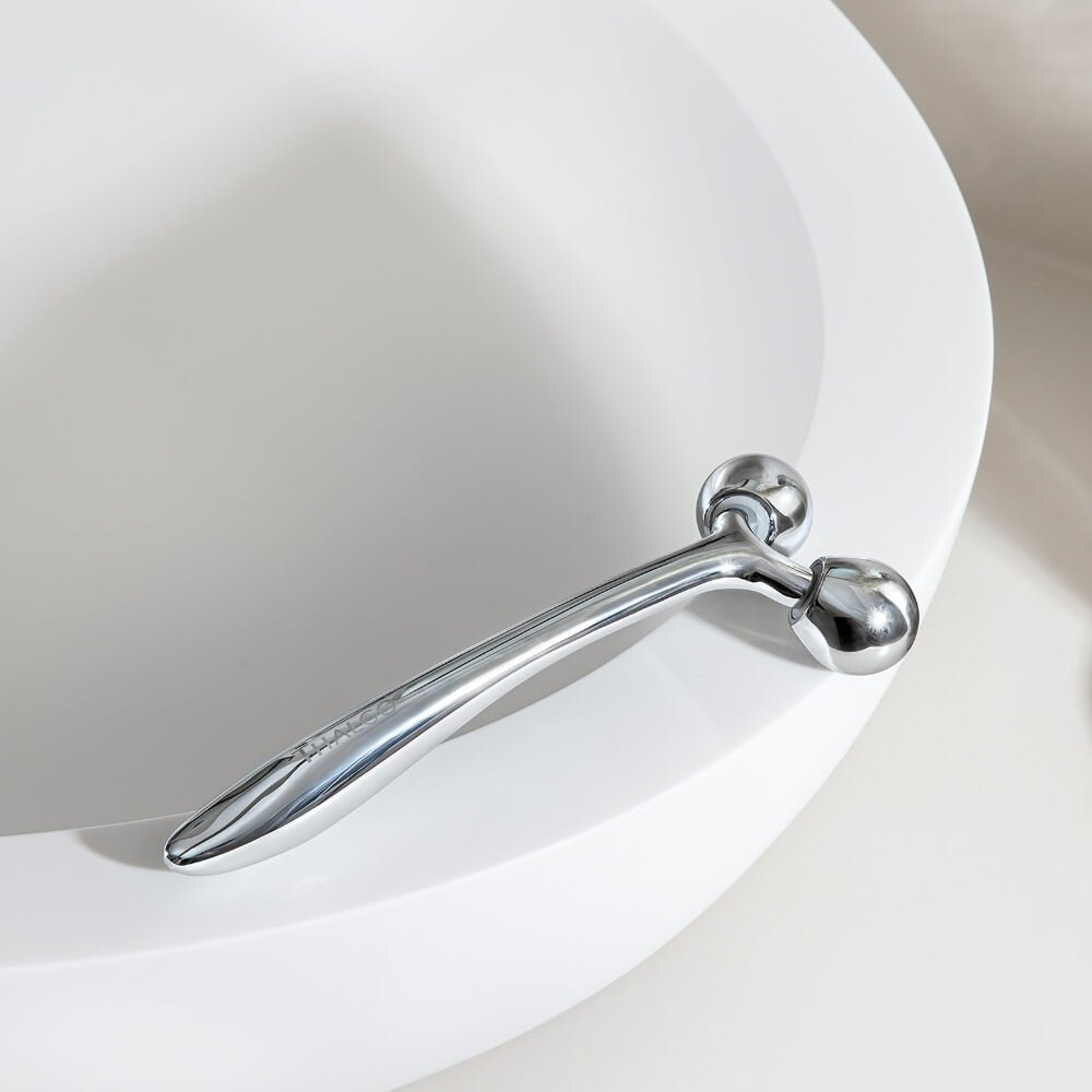 THALGO Face Roller auf weißem Untergrund – hochwertiges Beauty Tool für Gesichtsmassage