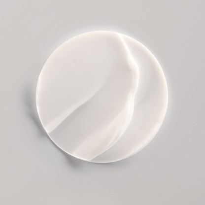 Leichte, seidige Textur der QMS COLLAgen3D Light Cream – feuchtigkeitsspendende Anti-Aging-Creme