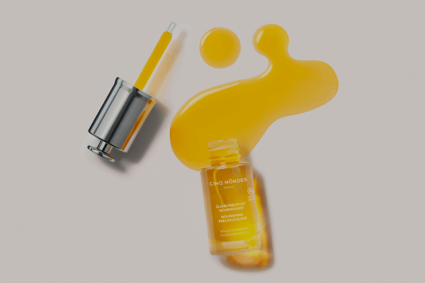 Wirkstoffreiches Gesichtsserum mit Pipette als intensive Pflege für strahlende Haut