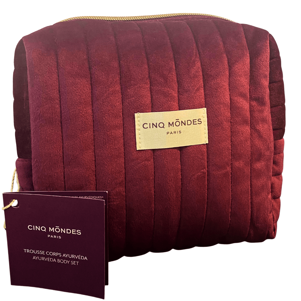 Rote Cinq Mondes Kosmetiktasche aus dem Ayurveda Körperpflegeset in limitierter Edition.