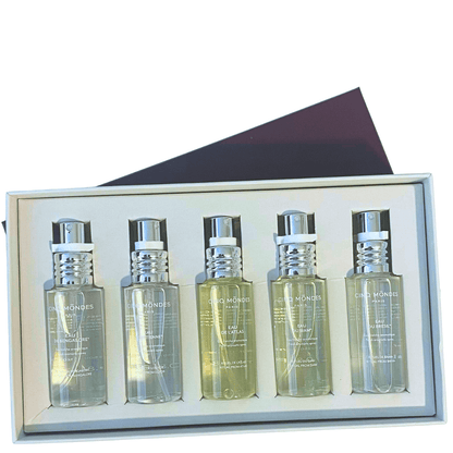 Cinq Mondes Coffret Eaux Fraîches mit fünf 25-ml-Düften und geöffneter Box – exklusives Geschenkset in limitierter Auflage.