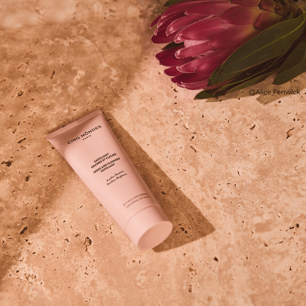 Sanftes Gesichtspeeling von Cinq Mondes mit Reis-Mikropuder für strahlende Haut