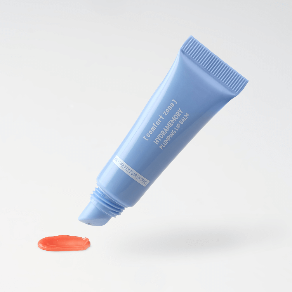 Geöffnete Lip Balm Tube mit lachsfarbener Textur – ideal zum punktuellen Auftragen.