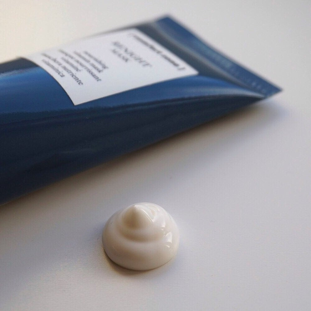Comfort Zone Renight Mask 60ml, Textur regenerierender Nachtmaske mit Antioxidantien in einer Mood-Aufnahme