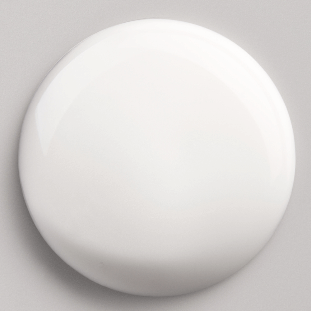 Weiße, leichte Textur des QMS Active Glow ILLUMIntense Serums – Nahaufnahme auf neutralem Hintergrund