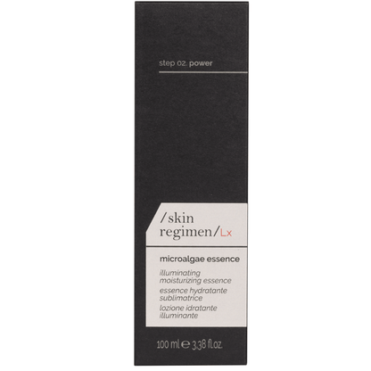 Skin Regimen Microalgae Essence – minimalistische, nachhaltige Verpackung für moderne Gesichtspflege mit Mikroalgenextrakt.