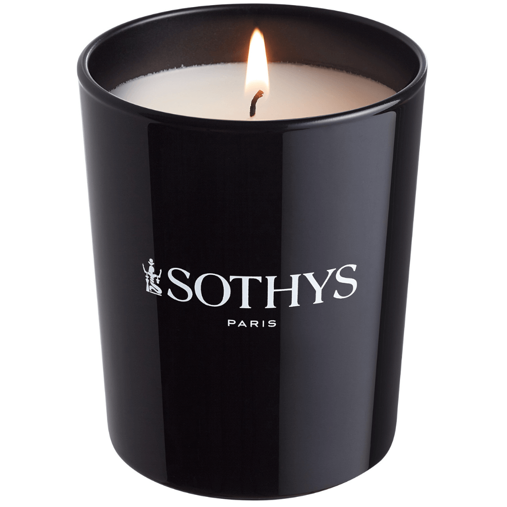 SOTHYS Duftkerze Kümmel &amp; Feige – brennende Kerze im schwarzen Glas, fruchtig-würziger Duft