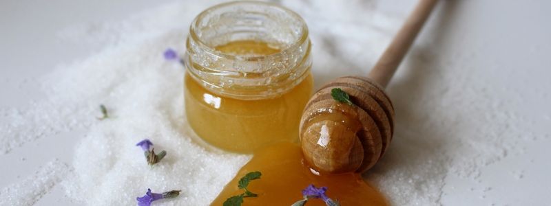 Peeling Zutaten: Honig und Zucker